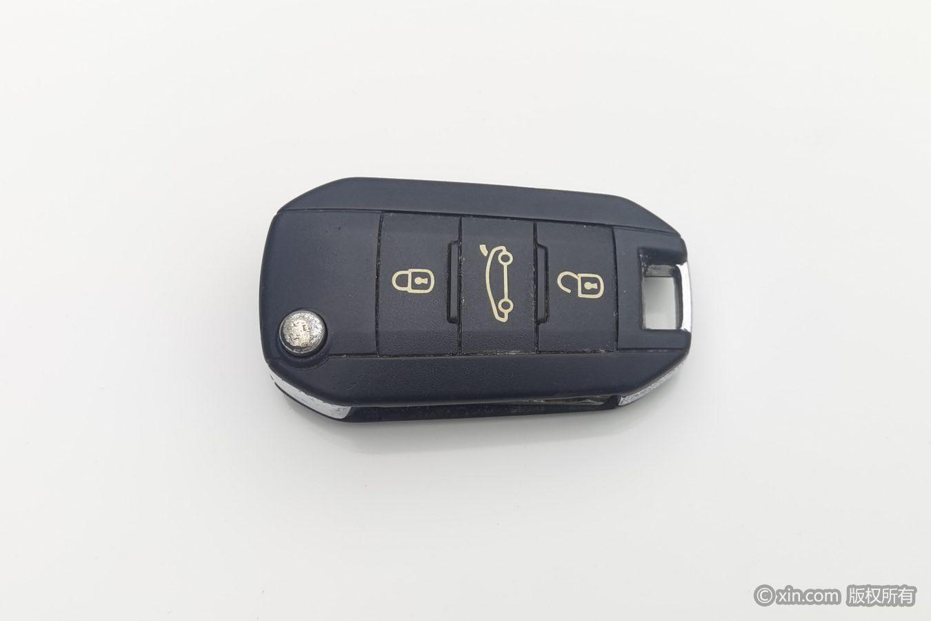 Peugeot 301 2016 1.6L MT Comfort