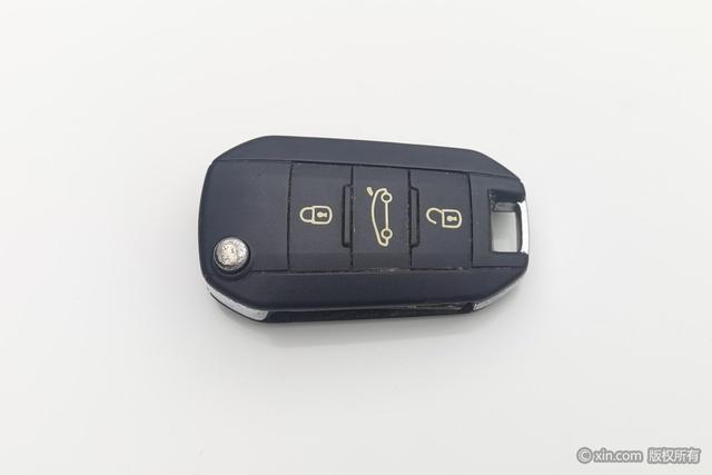 Peugeot 301 2016 1.6 L MT — фото 6