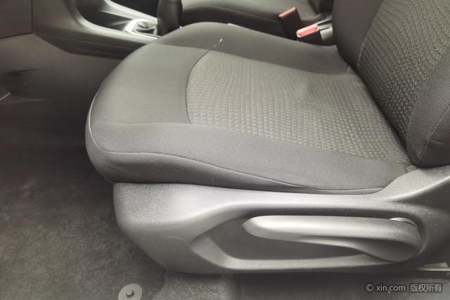 Peugeot 301 2016 1.6 L MT — фото 19
