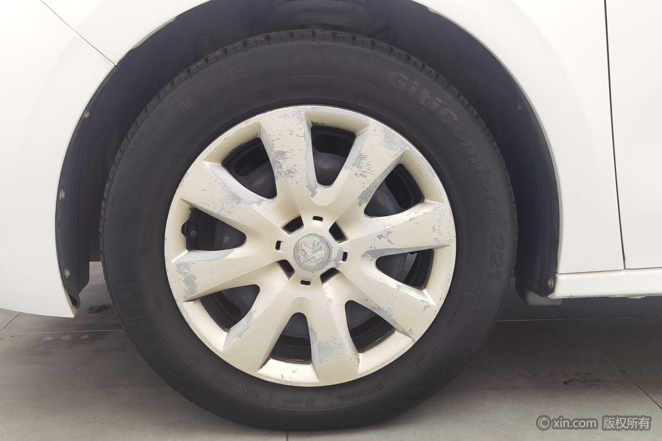 Peugeot 301 2016 1.6L MT Comfort