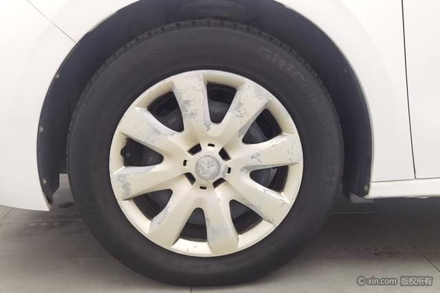Peugeot 301 2016 1.6 L MT — фото 9