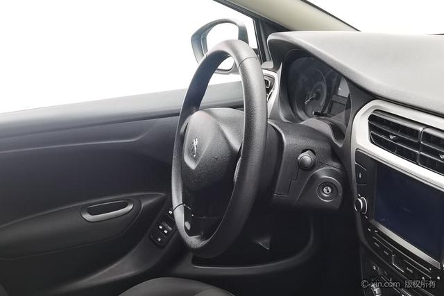 Peugeot 301 2016 1.6 L MT — фото 17