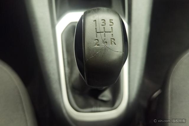 Peugeot 301 2016 1.6 L MT — фото 15