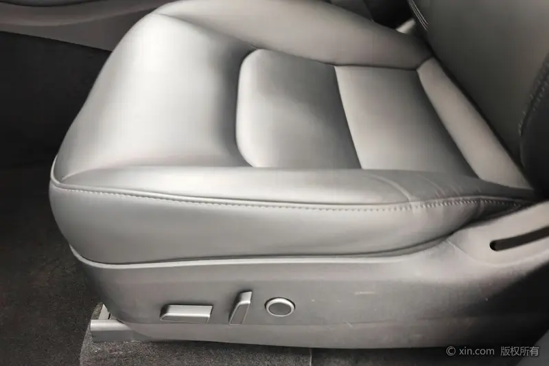 Tesla Model Y — фото 11