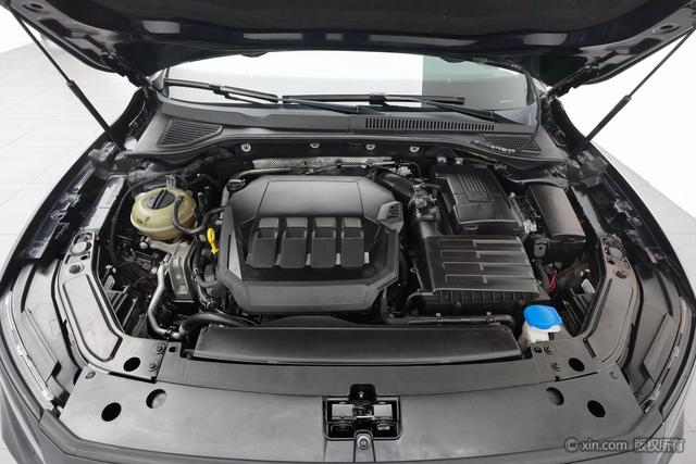 Volkswagen Passat 2022 Черный из Китая, фото 3
