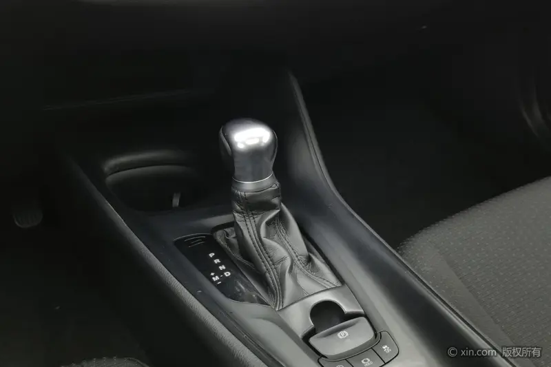 Toyota C-HR 2.0 L Comfort — фото 10