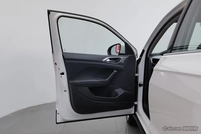 Volkswagen T-Cross — фото 15