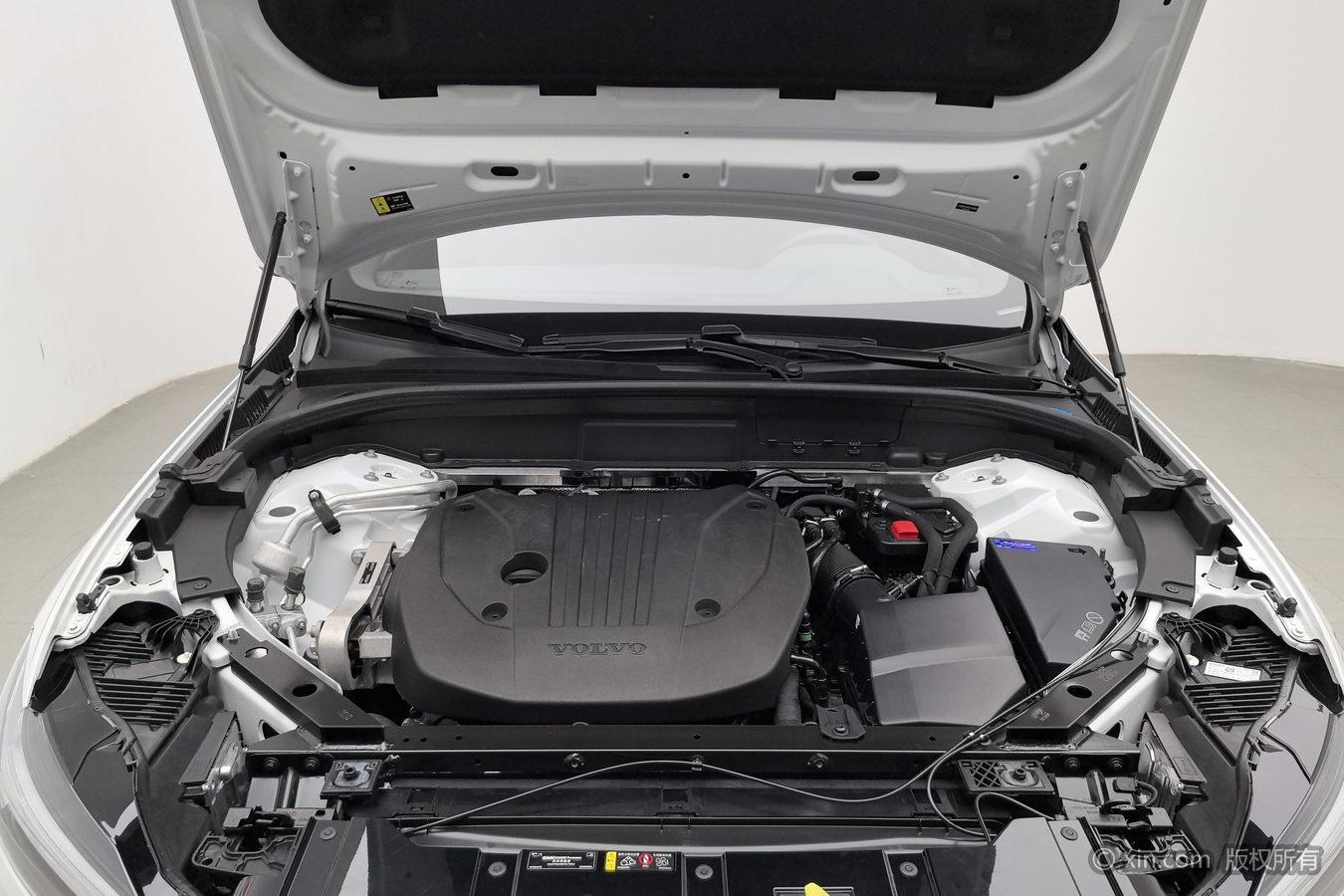 Volvo XC60 2025 B5 Luxury