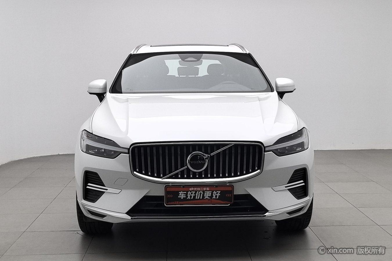 Volvo XC60 2025 B5 Luxury