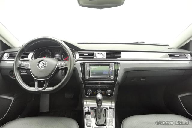 2016 Volkswagen Passat thumbnail 4