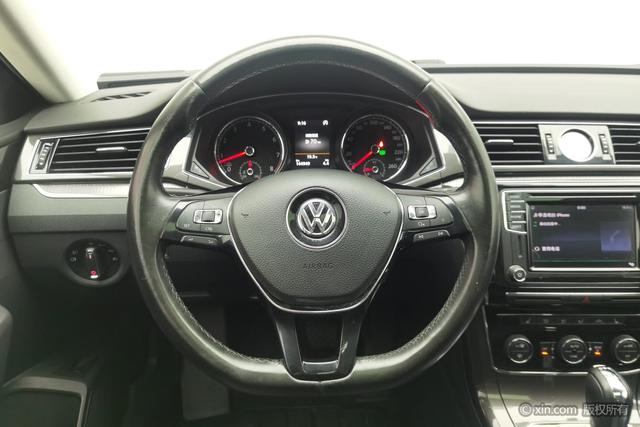 2016 Volkswagen Passat thumbnail 5