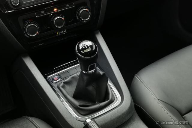 Volkswagen Sagitar 2017 1.6 L MTComfort — фото 15
