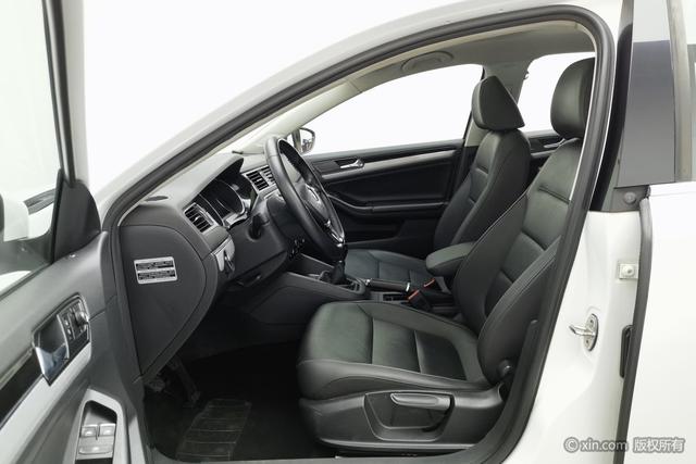 Volkswagen Sagitar 2017 1.6 L MTComfort — фото 17