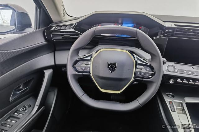 Peugeot 408 X 2023 1.6 T — фото 13