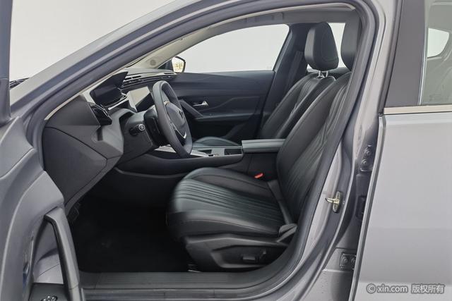 Peugeot 408 X 2023 1.6 T — фото 17