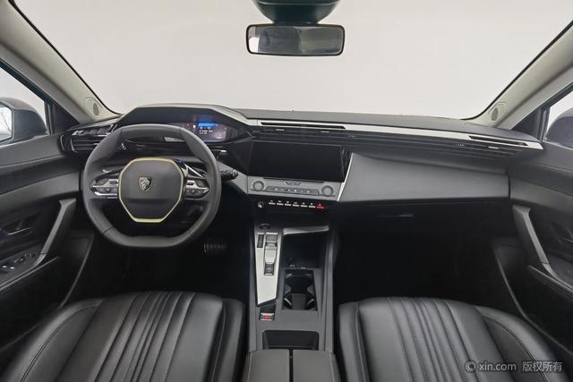 Peugeot 408 X 2023 1.6 T — фото 11