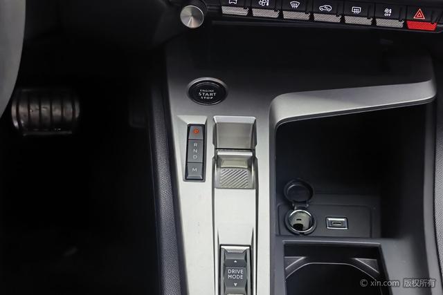 Peugeot 408 X 2023 1.6 T — фото 14