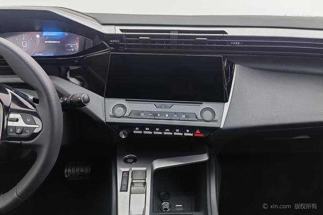 Peugeot 408 X 2023 1.6 T — фото 12