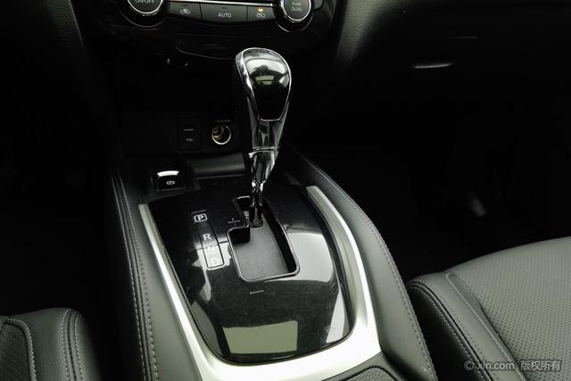 Nissan X-Trail 2023 2.0 L 2 WD — фото 15