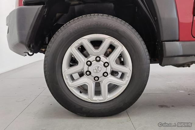 BAIC BJ40 2016 40 L 2.3 T AT 2 WD — фото 8
