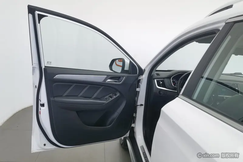 Roewe RX 5 20 T 2 WD ATFlagship — фото 17