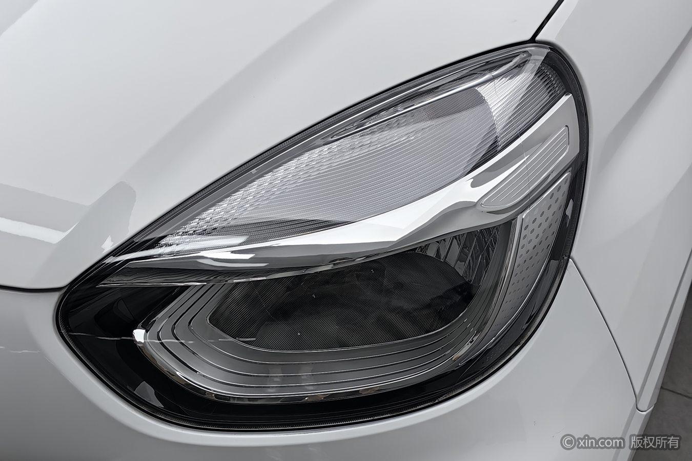 Roewe Clever 2021 302km мест