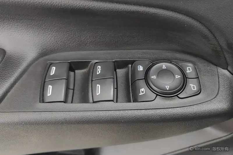 Chevrolet Equinox — фото 17