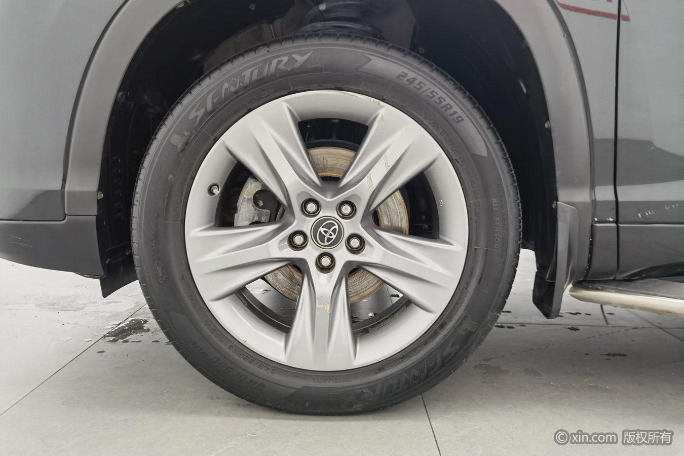 Toyota Highlander 2018 2.0T Luxury 7 мест V