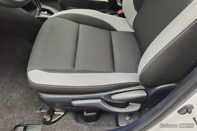Toyota Yaris L — фото 13