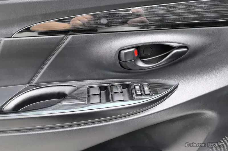 Toyota YARIS L X 1.5 L CVTPLUS — фото 17