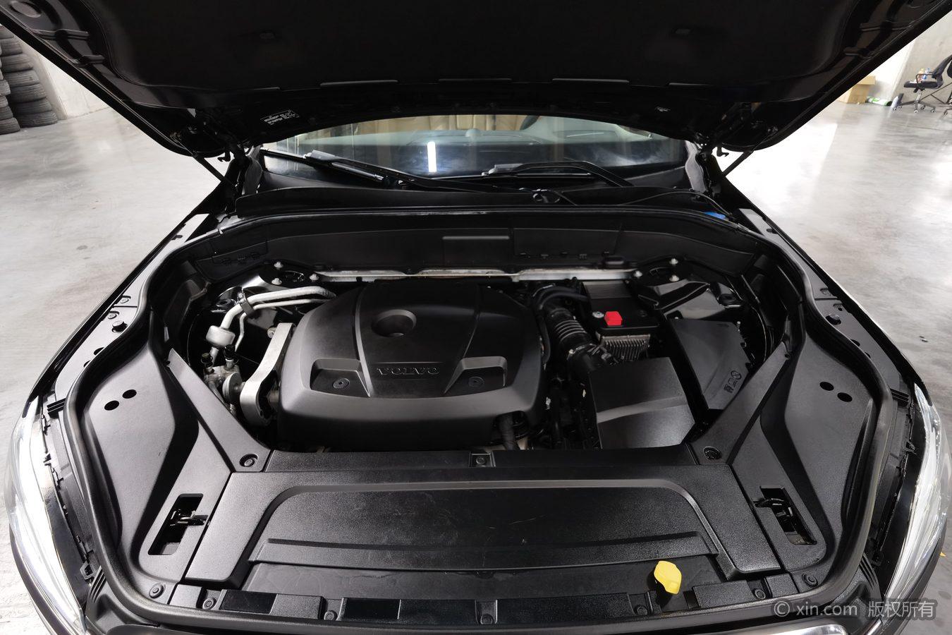 Volvo XC90 2018 T6 5 мест