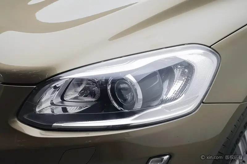 Volvo XC 60 T 5 AWD — фото 5