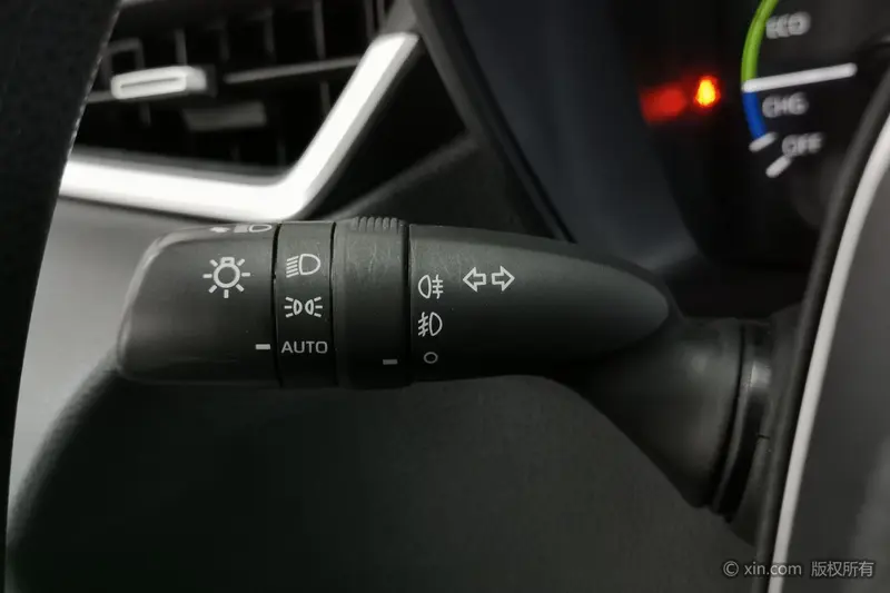 Toyota Corolla 1.8 L E-CVT Elite — фото 11