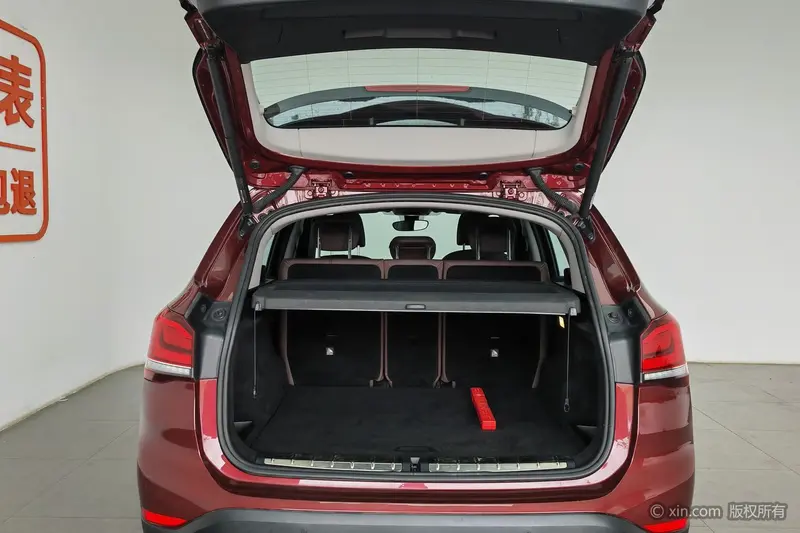 BMW X1 sDrive20Li стиль — фото 18