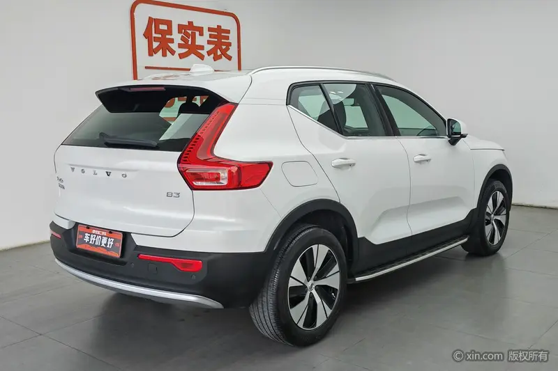 Volvo XC40 — фото 4