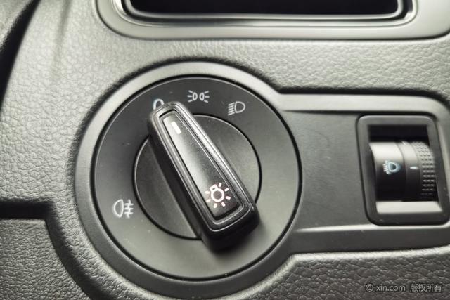 Volkswagen Polo 2018 1.5 L AT — фото 17