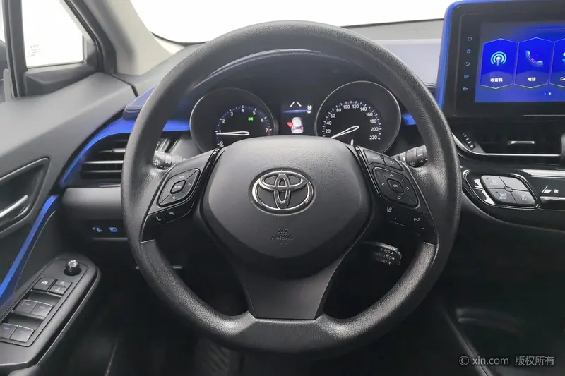 Toyota C-HR — фото 9