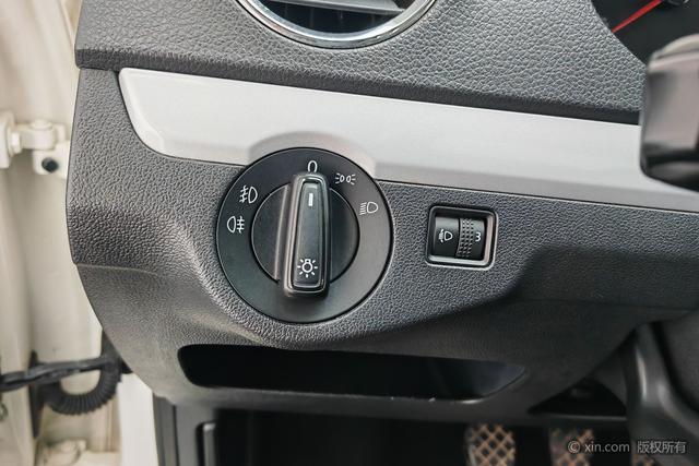 Volkswagen Jetta 2015 1.6 L MTComfort — фото 16