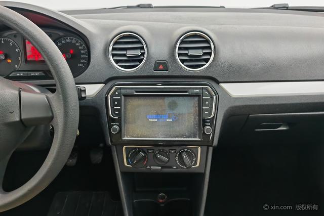 Volkswagen Jetta 2015 1.6 L MTComfort — фото 12