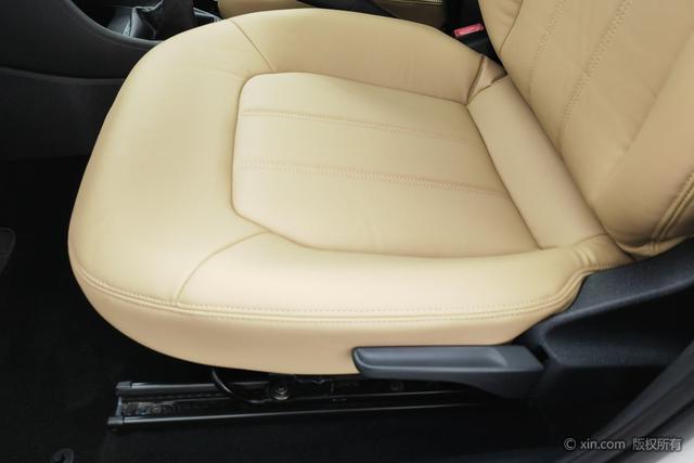 Volkswagen Jetta 2015 1.6 L MTComfort — фото 18