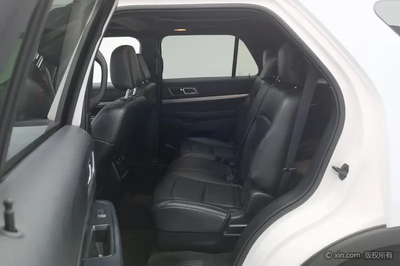 Ford Explorer 2.3T — фото 14