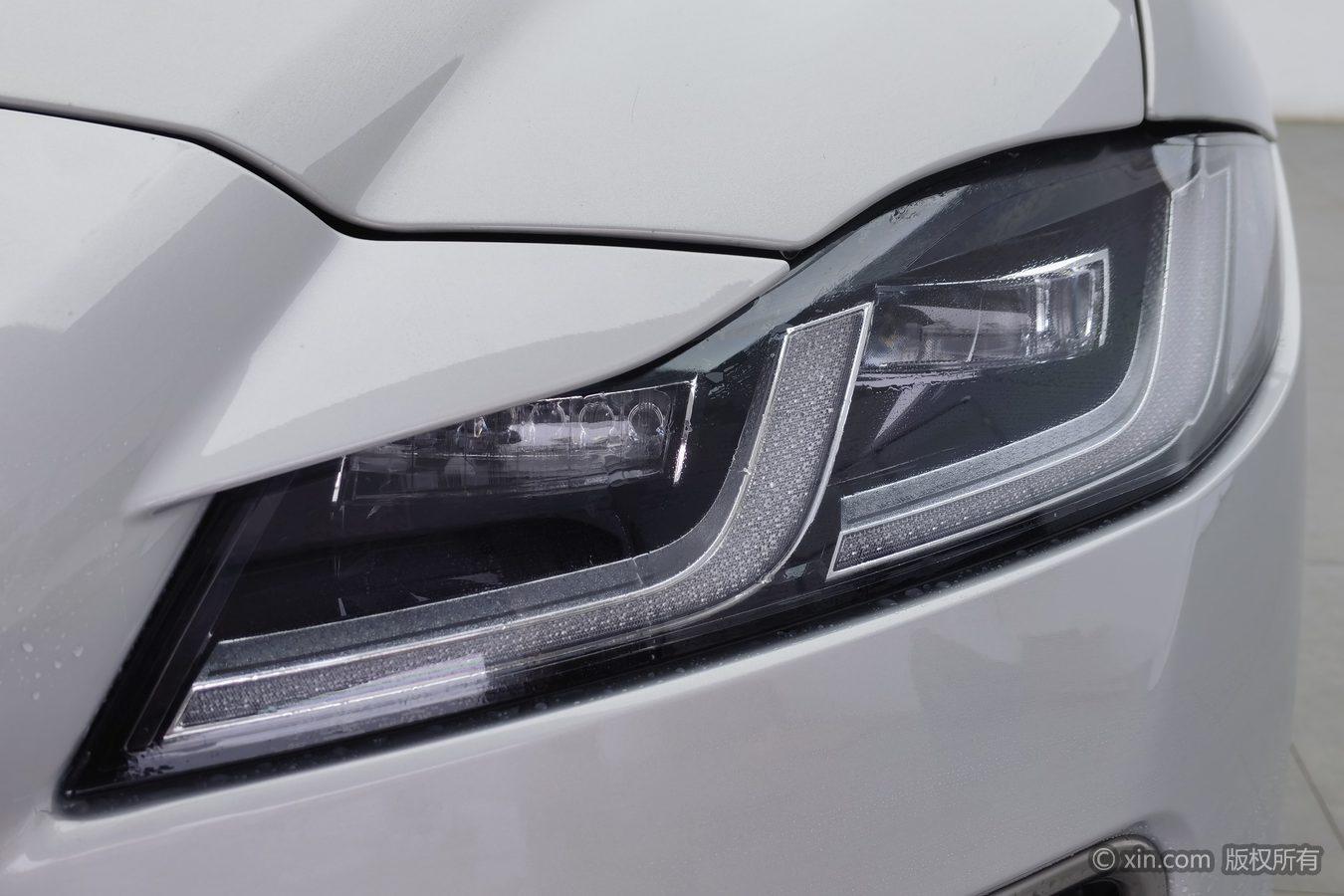 Jaguar XFL 2024 2.0T P250 Premium Luxury