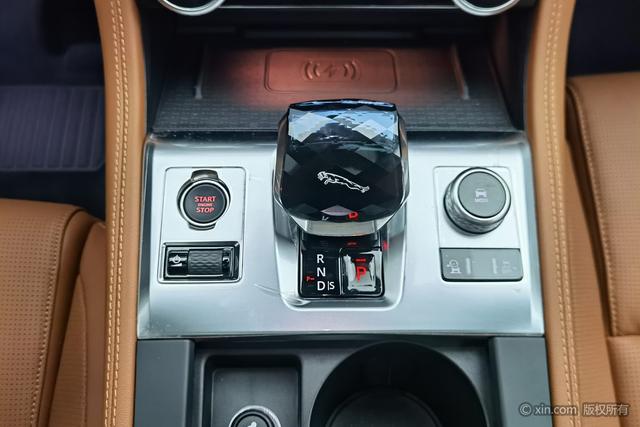 Jaguar F-PACE 2024 P 250 R-Dynamic SE — фото 15