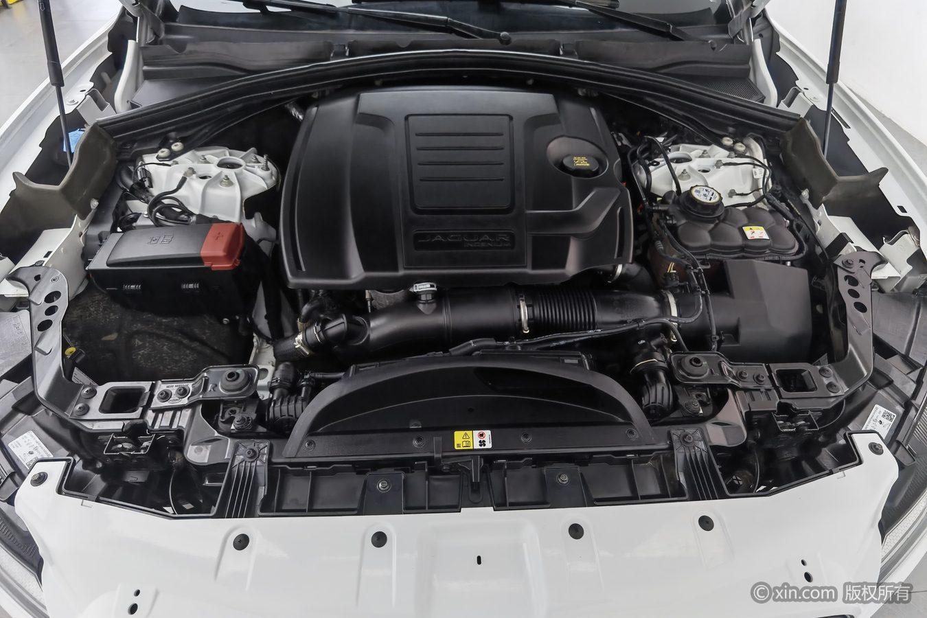 Jaguar F-Pace 2024 P250 R-Dynamic SE