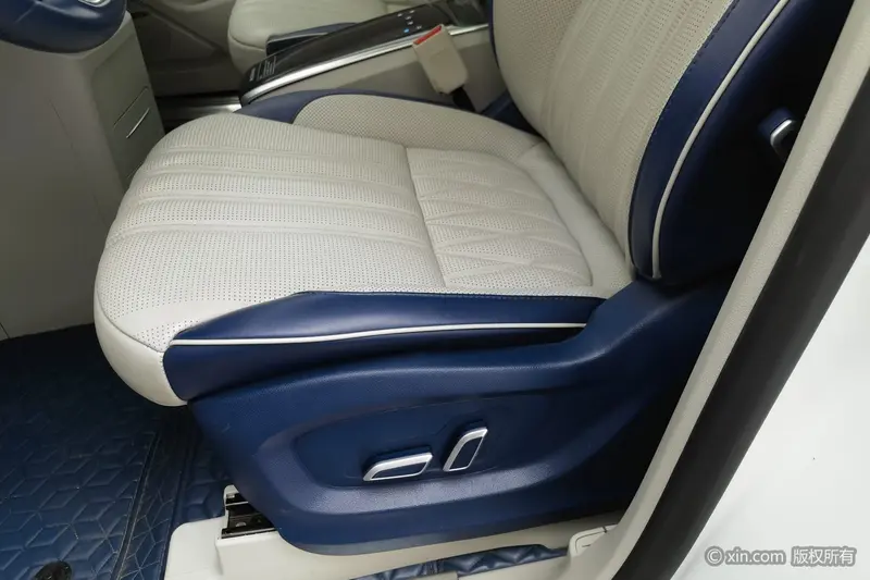 Roewe iMAX8 — фото 13