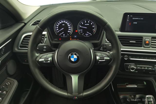 BMW 1-Series 2020 120i M — фото 14