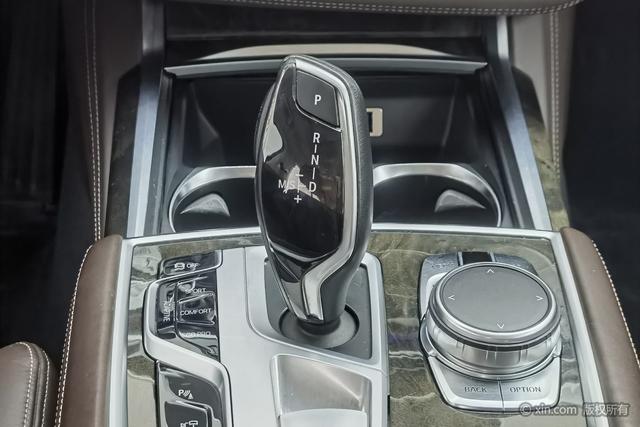 BMW 7-Series 2017 730 Li Luxury — фото 16