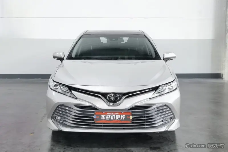 Toyota Camry — фото 2
