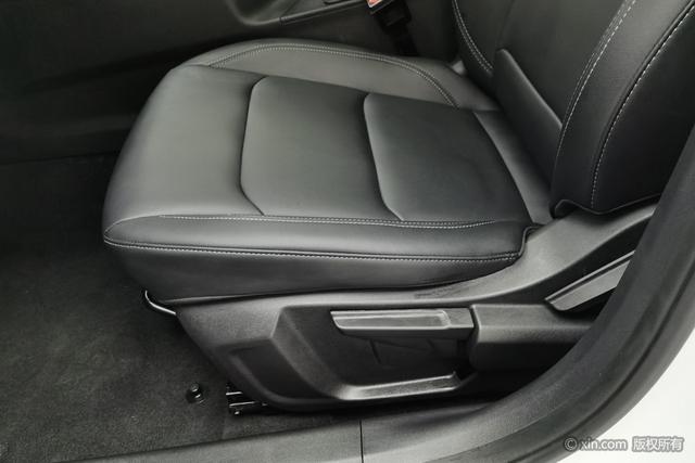 Geely Emgrand 2025 4 1.5 L MT — фото 18