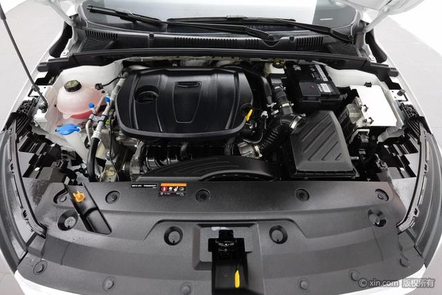 Geely Emgrand 2025 4 1.5 L MT — фото 5